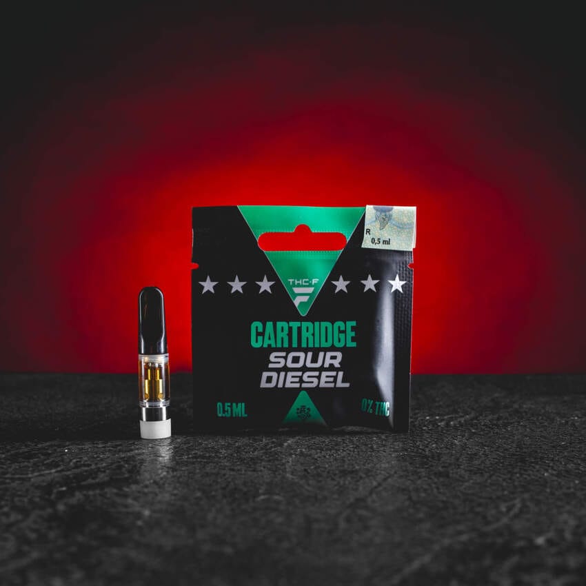 THF Cartridge Sour Diesel modern THF formulával, markáns citrusos, gyógynövényes és jellegzetes diesel aromával, gyors hatáskezdet, fókusztámogatás és tiszta energia, intenzív terpénprofil és erőteljes ízélmény.